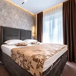 Lola * بودغوريتْسا