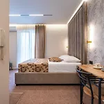 Lola Apartman