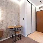 Lola Apartman *