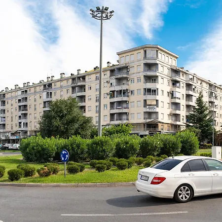 Lola * Podgorica